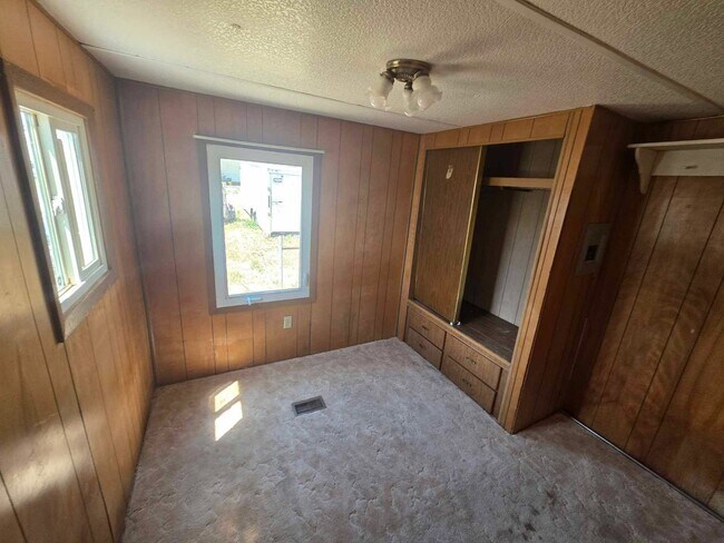 Building Photo - 2022 UT-10