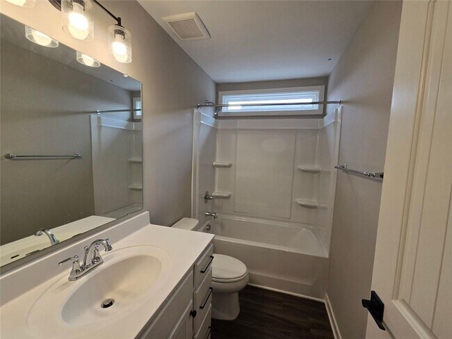 Building Photo - 196 Catalpa Grv