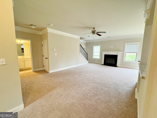 Building Photo - 732 Sanctuary Ln