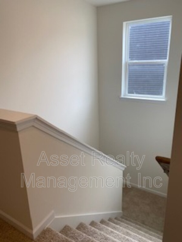 Building Photo - 12134 Evergreen Dr NE