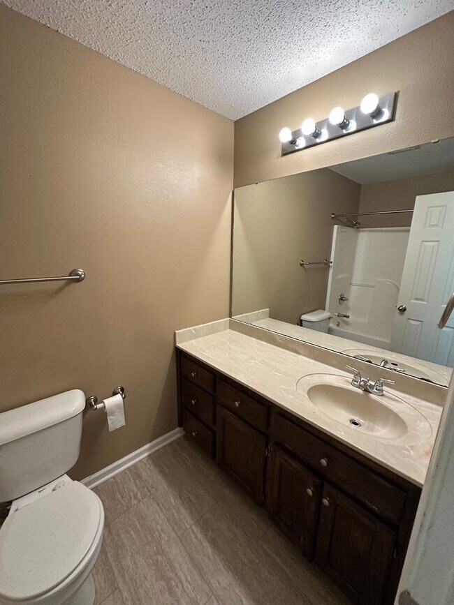 Building Photo - 250 Hunters Run