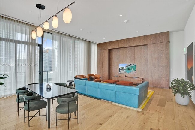 Building Photo - 11 NE 6th St