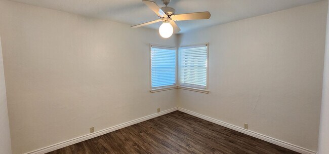 Building Photo - 804-808 H Ave.