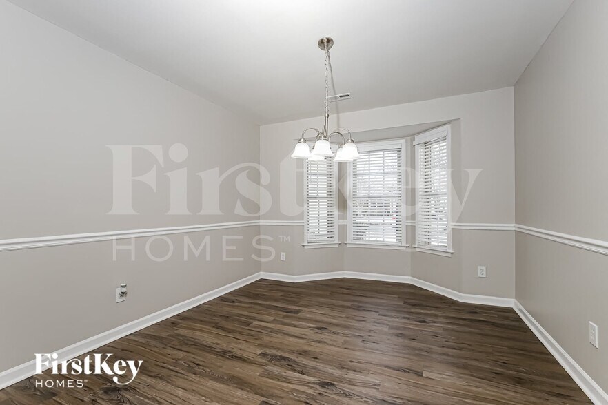 Building Photo - 5902 Black Willow Dr