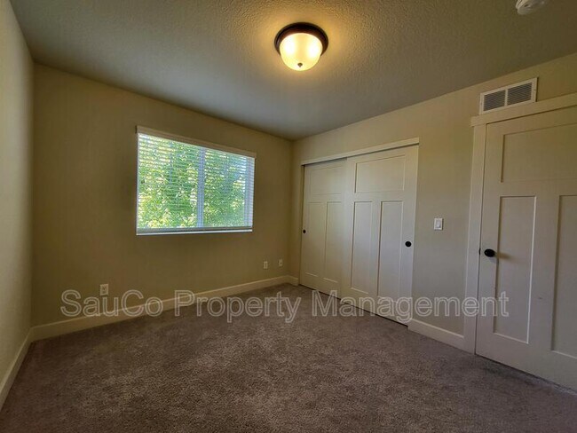 Building Photo - 5301 SE Thornapple St