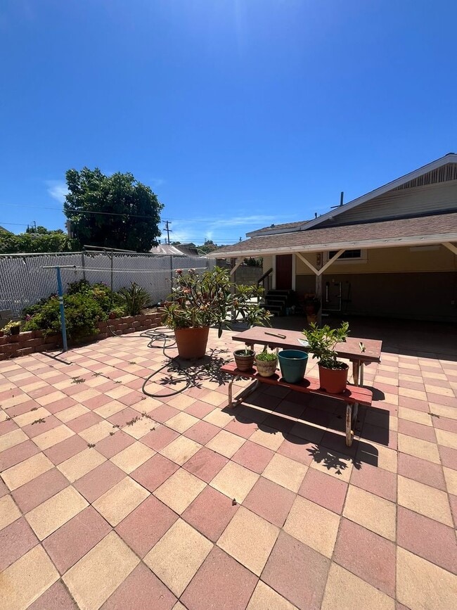 Building Photo - Well-Maintained San Diego Home with Classi...