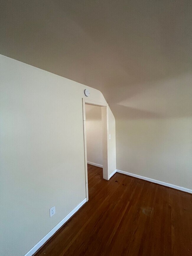 Building Photo - 3 Bedroom Home with In-Law Suite Available Near Rochester General