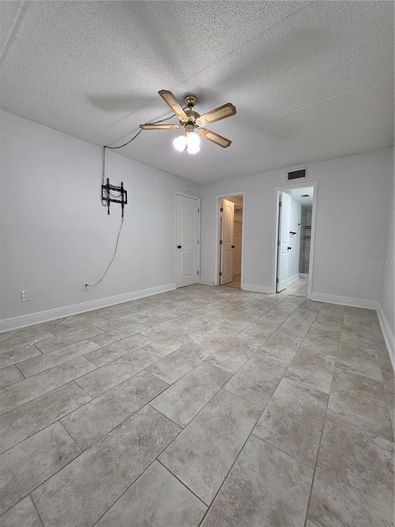 Building Photo - 3821 N Oak Dr