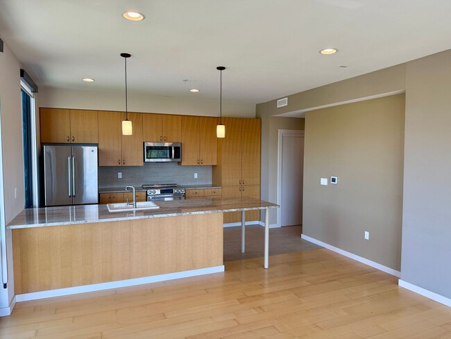 Building Photo - Architecturally Significant High End Unit-...