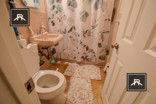 Building Photo - 1 bedroom in Newton MA 02460