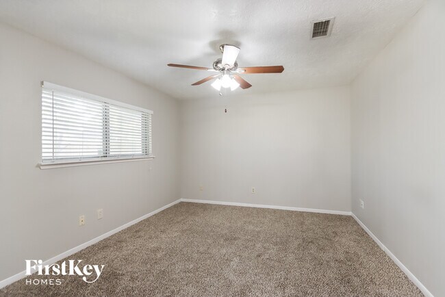 Building Photo - 3627 Village Grove Dr