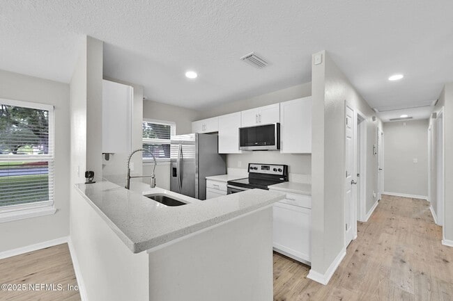 Building Photo - 3702 Wood Creek Ln