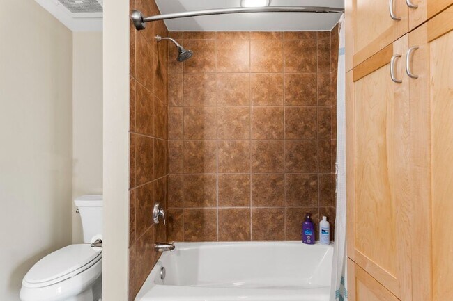 Building Photo - Piazza Condo - Fully Furnished 2bd/2ba - S...
