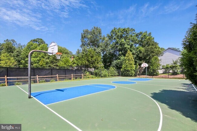 Building Photo - 5834 Waterdale Ct