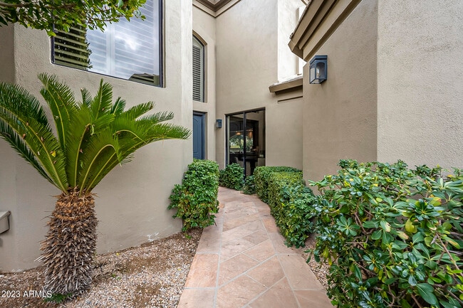 Building Photo - 7878 E Gainey Ranch Rd