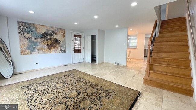 Building Photo - 324 Avon St