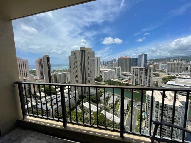 Building Photo - Available on 8/1/25, 600 sqft, 1 Bedroom, ...