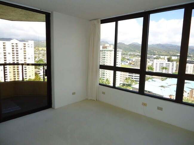 Building Photo - Hi Floor 2 Bedroom, 1 Bath, with 2 Parking...