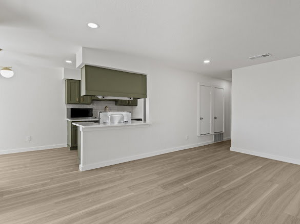 Building Photo - 908 Isbell Rd