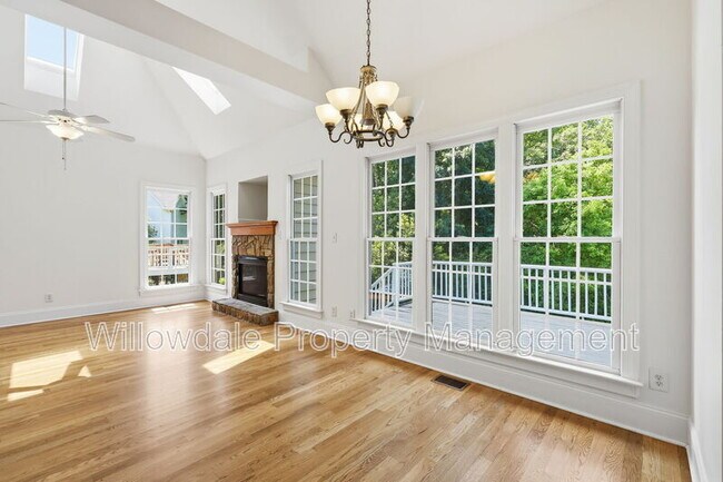 Building Photo - 223 Kinvara Ct