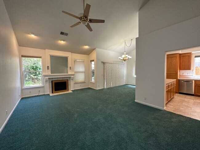 Building Photo - Gem of a rental home in East Davis