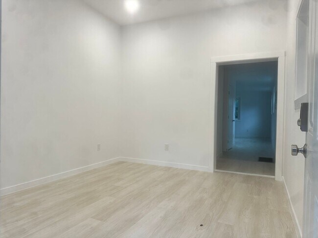 Building Photo - 1015 47th St