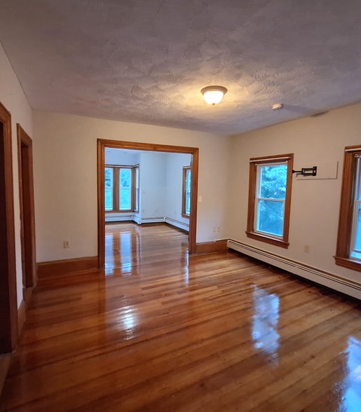 Building Photo - 64 Ford St