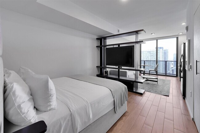 Building Photo - 398 NE 5th St