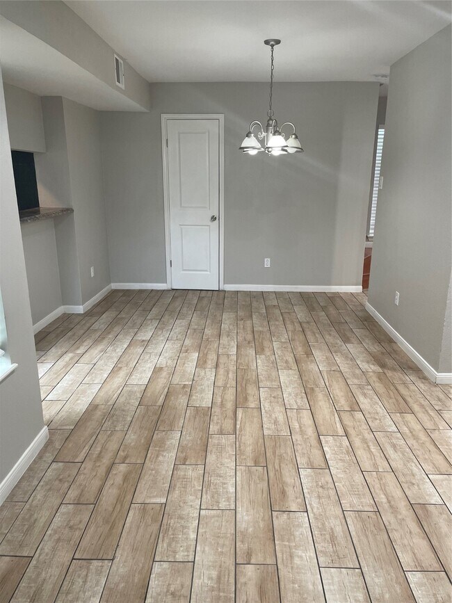 Building Photo - 10315 Sommerville Ave