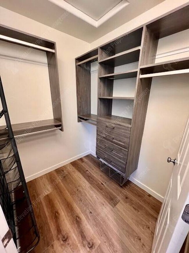 Building Photo - Beautifully updated 3 BR on west side of Bend