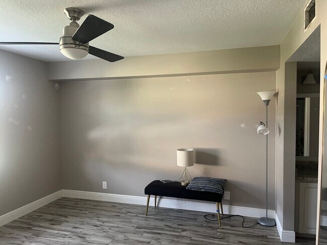 Building Photo - 1035 Lake Shore Dr