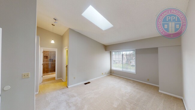 Building Photo - Beaverton / Stylish Open Floor-Plan - 5 Bedrooms, 3 Car Garage, Central Air