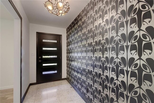 Building Photo - 3005 White Rock Dr