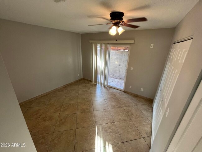 Building Photo - 1617 E Oak St