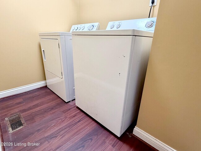 Building Photo - 10631 Dry Creek Way