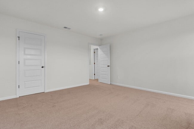 Building Photo - ***MOVE-IN SPECIAL*** $500 OFF OF YOUR FIRST MONTH'S RENT AND APPLICATION FEES WAIVED UPON APPROV...