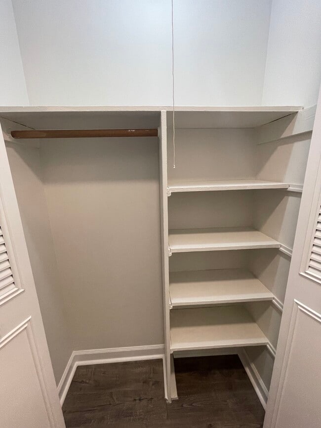 Building Photo - 515 W Wrightwood Ave