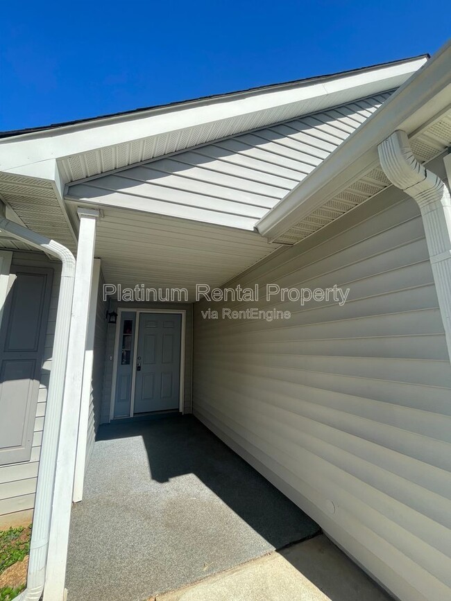 Building Photo - 1630 Creek Crossing SE