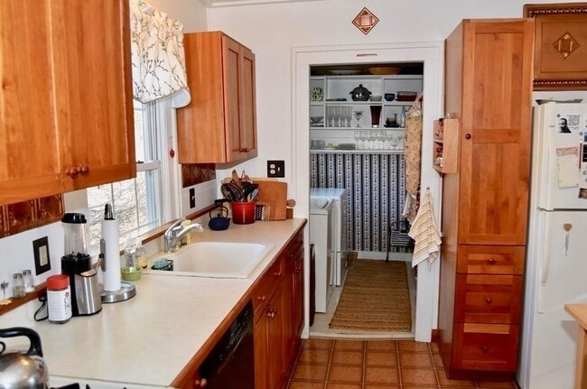 Building Photo - 58 S East St