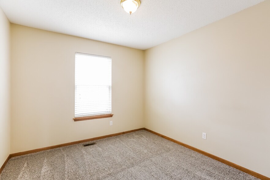 Building Photo - 328 Shenandoah Dr