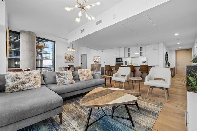 Building Photo - 70 Rainey St