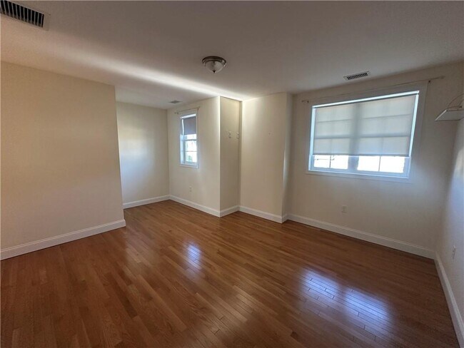 Building Photo - 32 Seafare Ln