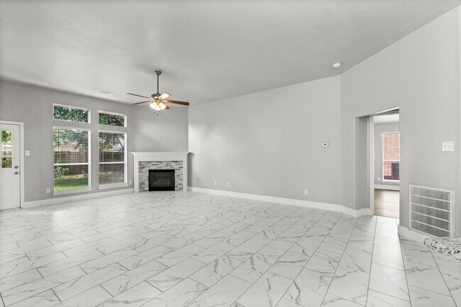 Building Photo - 20231 Avery Point Dr
