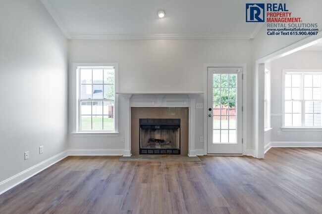 Building Photo - Amazing 3 bedroom home with attached garage!