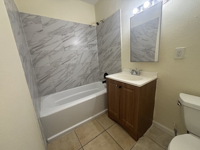 Building Photo - Freshly Painted 2-Bed with Full Utilities,...