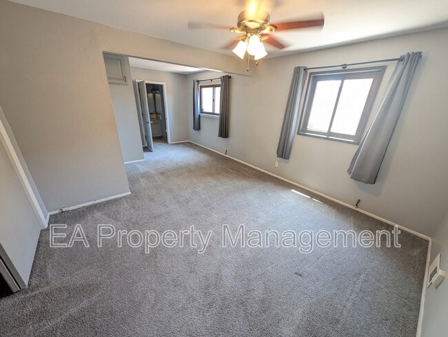 Building Photo - 3204 La Veta Dr
