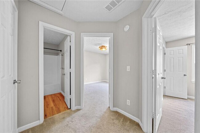 Building Photo - 5590 Princeton Oaks Dr