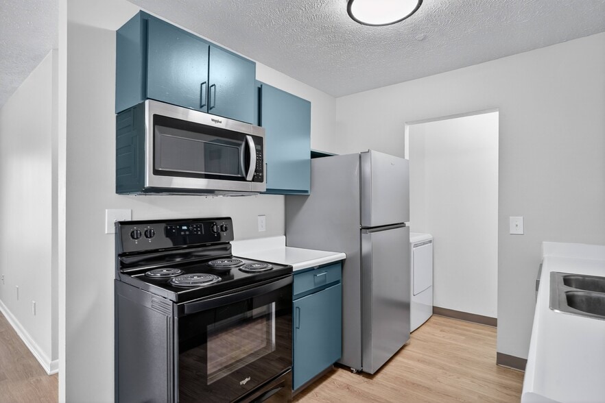 Building Photo - Lakeside Apartments