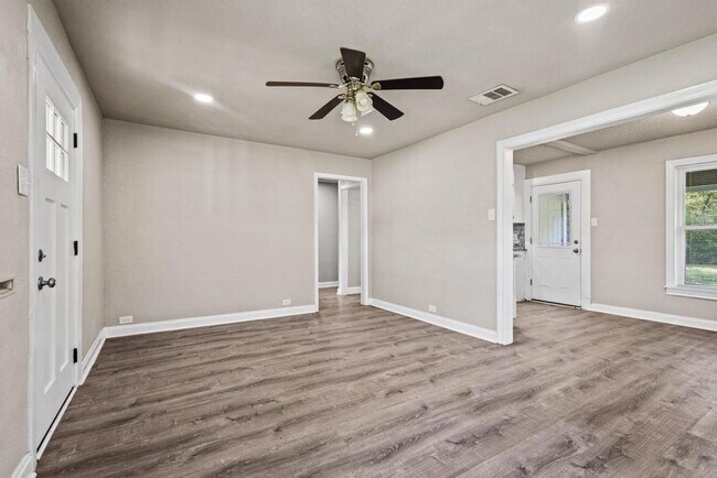 Building Photo - 1708 N Woods St