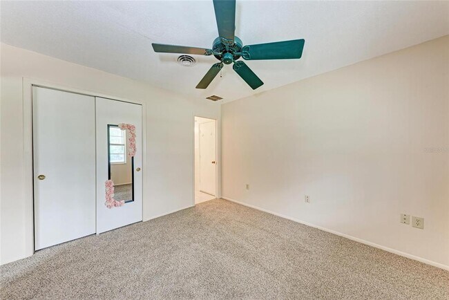 Building Photo - 742 Devon Rd